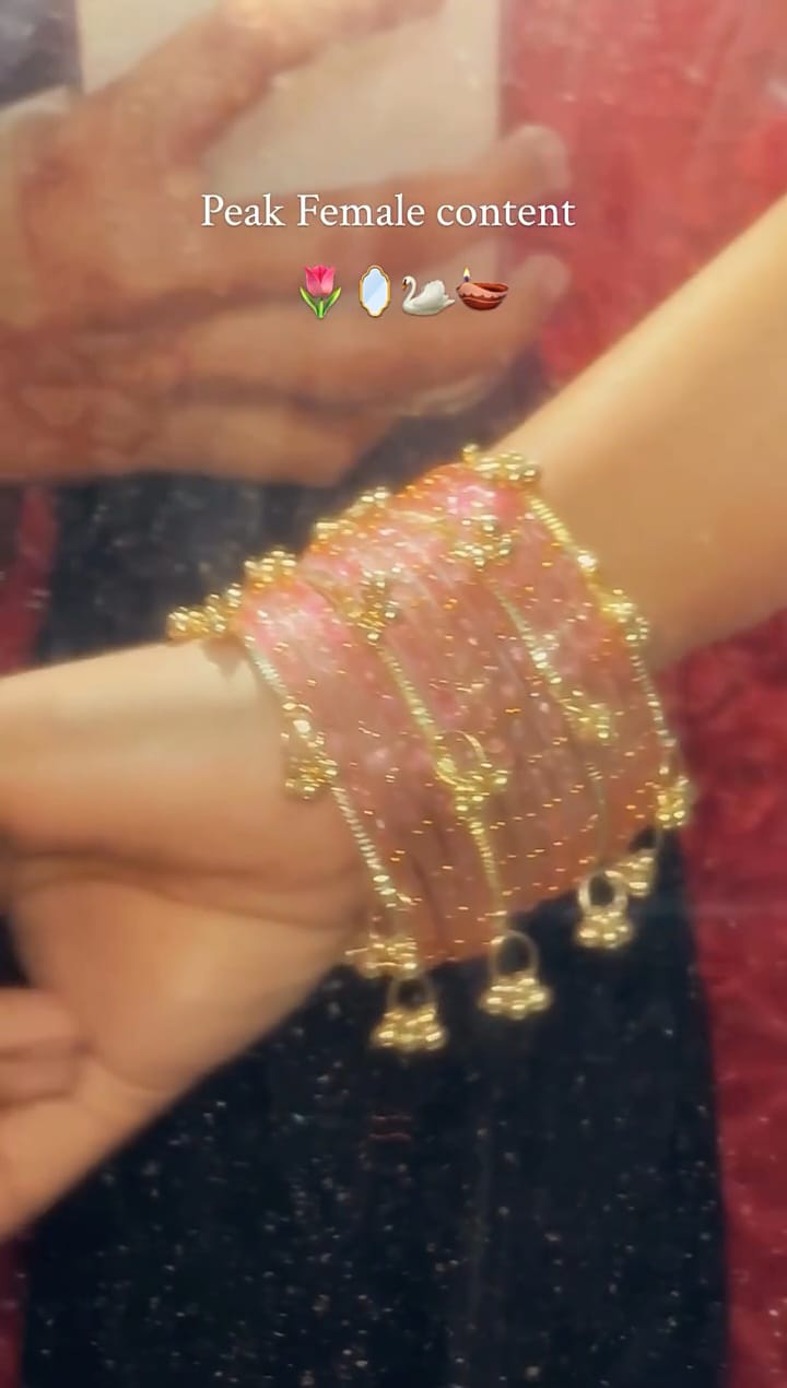 Trendy Pink Glass Bangles
