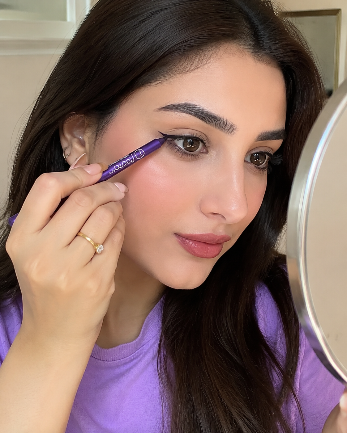 ✨ 4-in-1 Multi-Use Makeup Pencil – Eyes, Lips & Highlight 💄